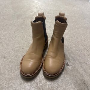 Everlane Italian Leather Chelsea Boots Size 5.5